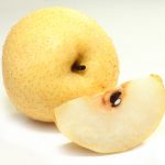 梨を食べ過ぎると腹痛や吐き気がおきます。