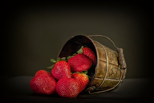 なぜイチゴの葉は丸まる 原因と対策は 果物大辞典
